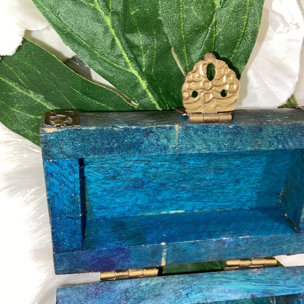 Vintage Trinket Little Wooden Jewelry Box Brass Details - Picture 11 of 15
